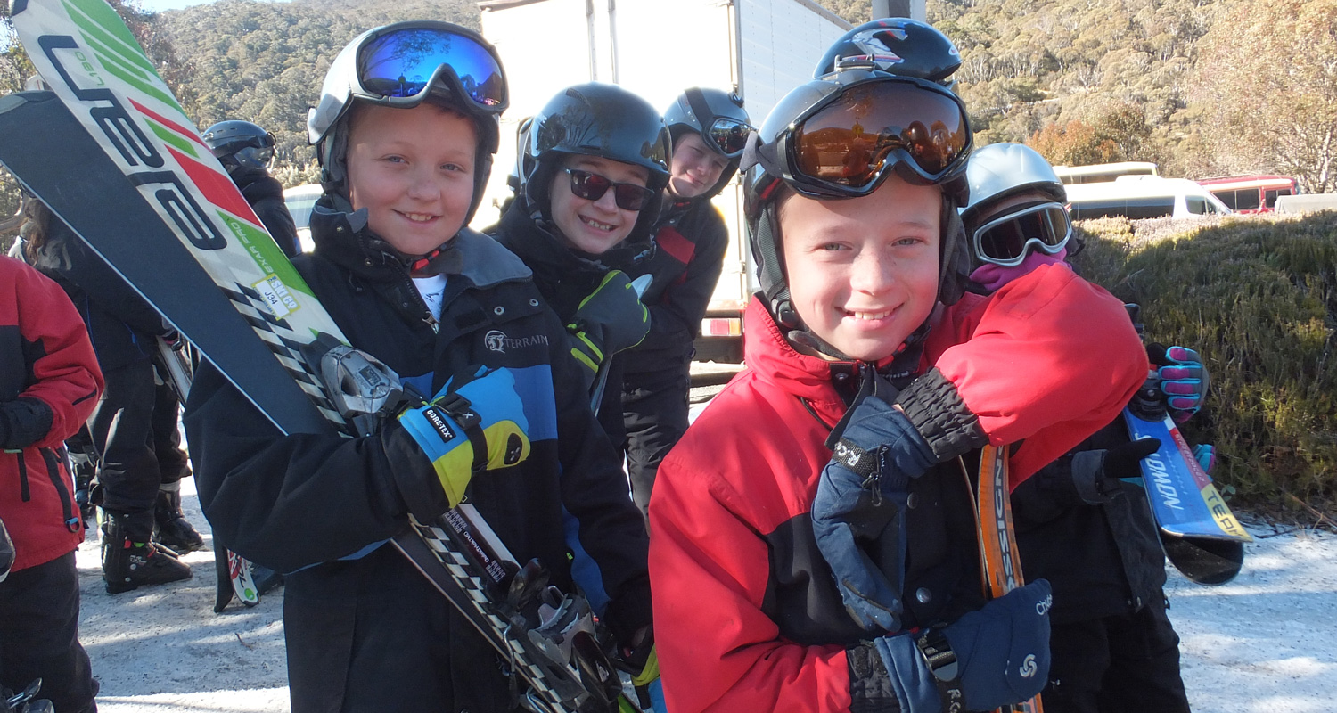 Year 6 Genesis students enjoy a day in the snow in Canberra